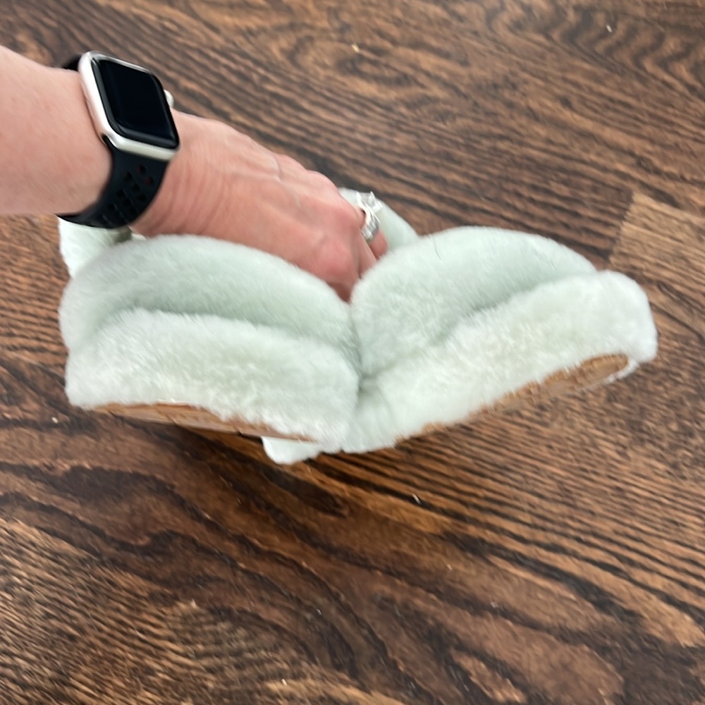 Ugg Slipper - image 8